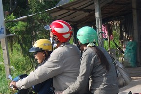 Dando tumbos por el Sureste Asi&aacute;tico - Jerem&iacute;as Poebe en el Tri&aacute;ngulo de Oro - Sombreros y Cascos Vietnam