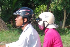 Dando tumbos por el Sureste Asi&aacute;tico - Jerem&iacute;as Poebe en el Tri&aacute;ngulo de Oro - Sombreros y Cascos Vietnam