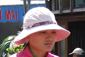 Dando tumbos por el Sureste Asi&aacute;tico - Jerem&iacute;as Poebe en el Tri&aacute;ngulo de Oro - Sombreros y Cascos Vietnam