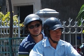 Dando tumbos por el Sureste Asi&aacute;tico - Jerem&iacute;as Poebe en el Tri&aacute;ngulo de Oro - Sombreros y Cascos Vietnam