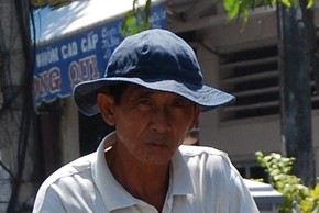 Dando tumbos por el Sureste Asi&aacute;tico - Jerem&iacute;as Poebe en el Tri&aacute;ngulo de Oro - Sombreros y Cascos Vietnam