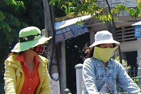 Dando tumbos por el Sureste Asi&aacute;tico - Jerem&iacute;as Poebe en el Tri&aacute;ngulo de Oro - Sombreros y Cascos Vietnam