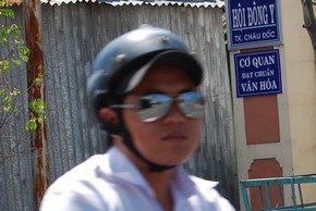 Dando tumbos por el Sureste Asi&aacute;tico - Jerem&iacute;as Poebe en el Tri&aacute;ngulo de Oro - Sombreros y Cascos Vietnam