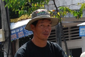 Dando tumbos por el Sureste Asi&aacute;tico - Jerem&iacute;as Poebe en el Tri&aacute;ngulo de Oro - Sombreros y Cascos Vietnam
