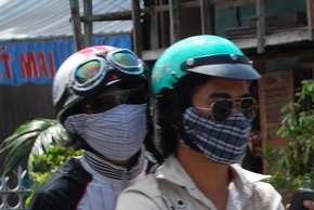 Dando tumbos por el Sureste Asi&aacute;tico - Jerem&iacute;as Poebe en el Tri&aacute;ngulo de Oro - Sombreros y Cascos Vietnam